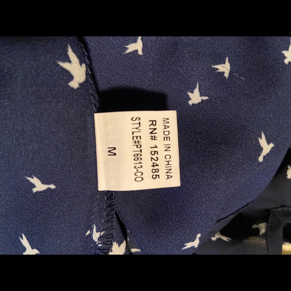 Stich Fix sleeveless top, navy blue with bird print - Picture 3 of 7